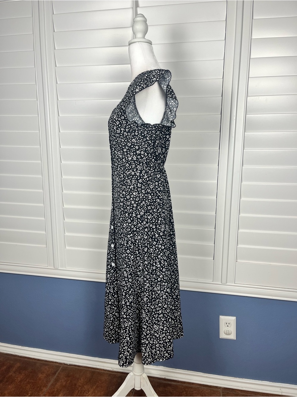 SHEIN black floral button front midi dress with flutter sleeves Size small - Picture 3 of 7